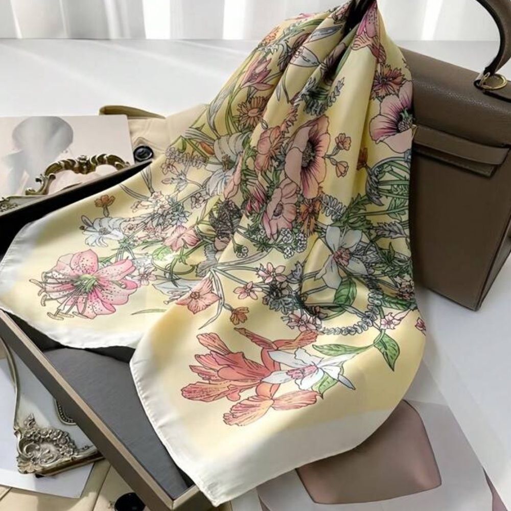 Floral Scarf in Cream and Pink M644